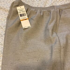 Women’s Alfred Dunner size 16W gray women’s pants proportioned short